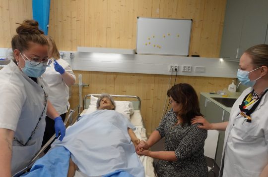 Simulaatiokoulutus, saattohoidossa toiminen.